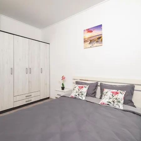 Апартаменты 2 Bedroom Cozy In *