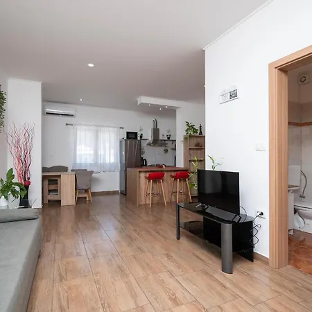 2 Bedroom Amazing In Lägenhet