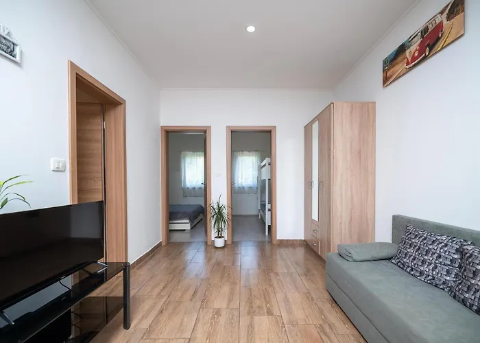 2 Bedroom Amazing In Apartman Póla