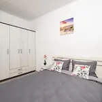 Apartamento 2 Bedroom Amazing In *