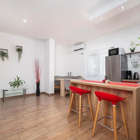 Apartament 2 Bedroom Amazing In Pula