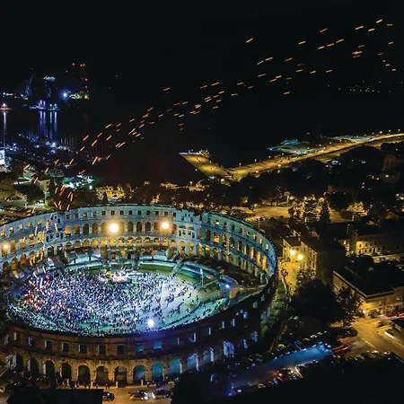 Apartament 2 Bedroom Amazing In