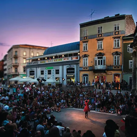 Apartament 2 Bedroom Amazing In Pula