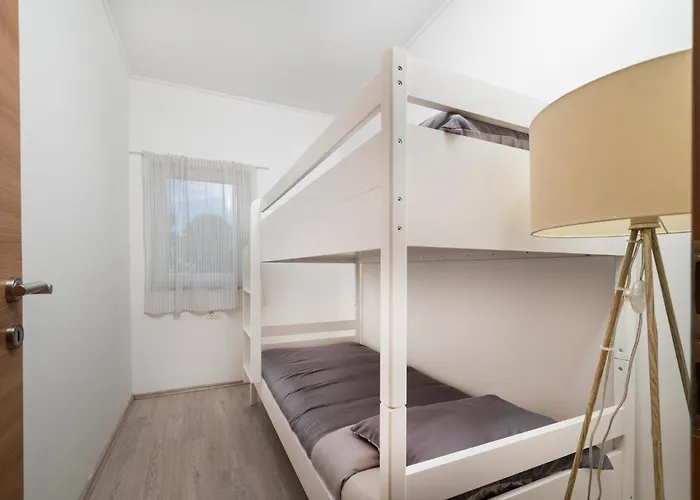 2 Bedroom Amazing In Apartament Pula