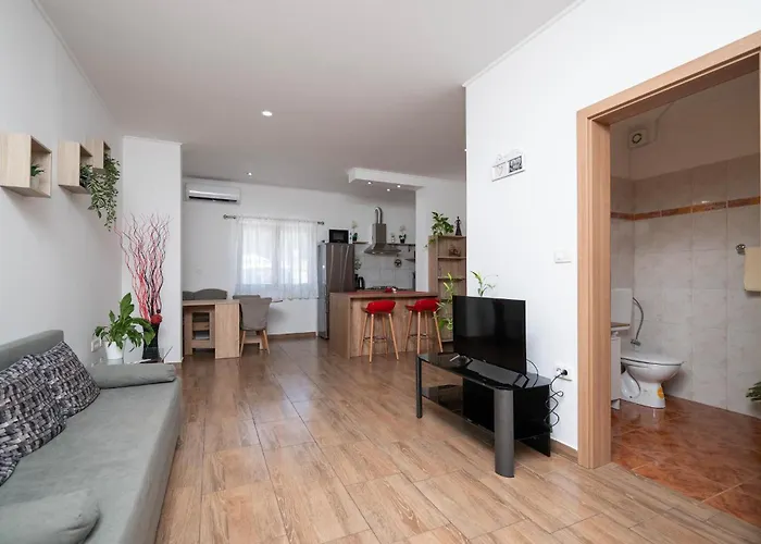 2 Bedroom Amazing In Apartment